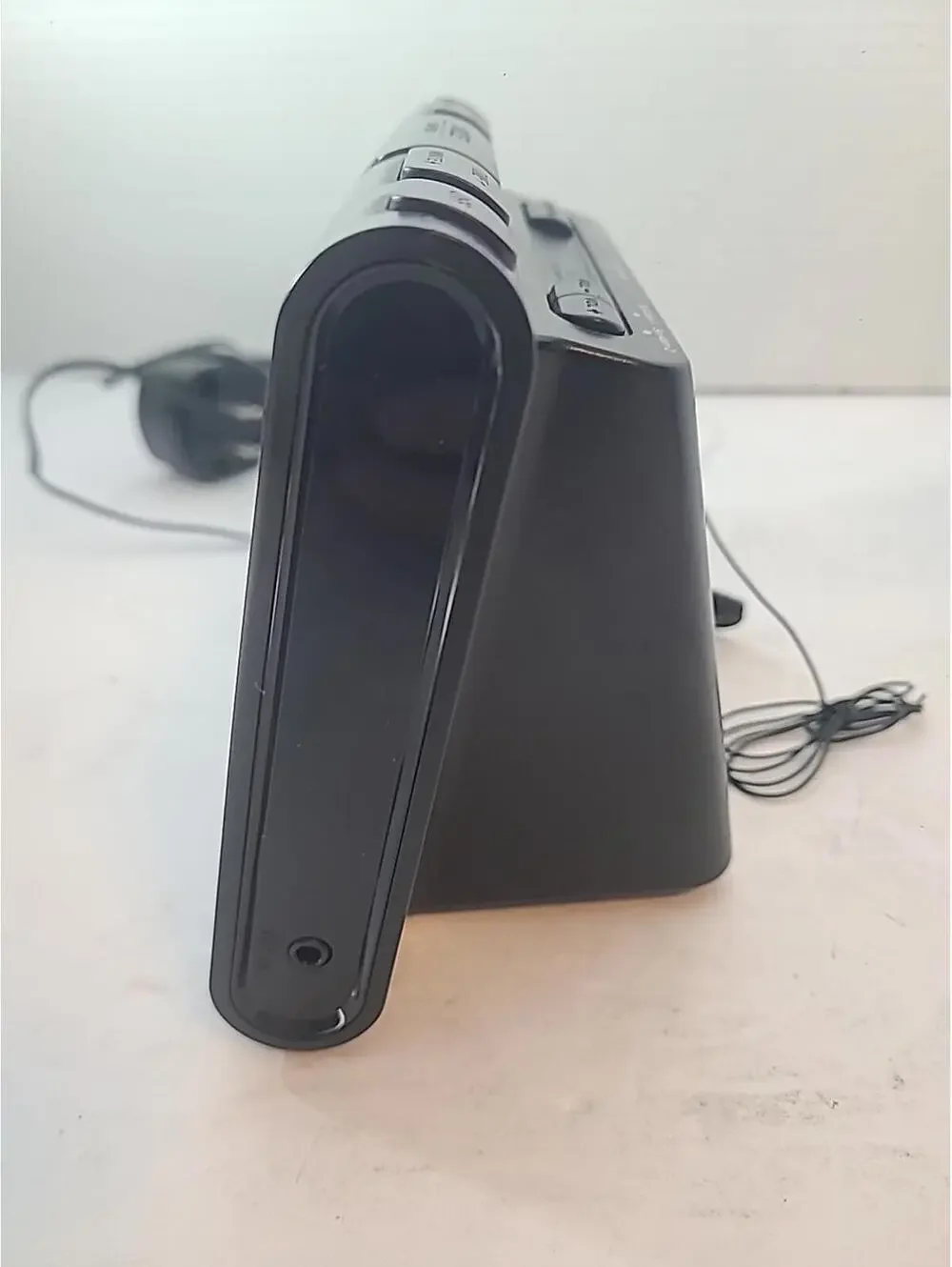 RCA Dual Alarm USB Charging FM Clock Radio Battery Backup Model RC142-D Read